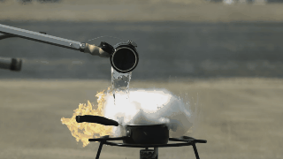 Th&iacute; sinh Olympia l&yacute; giải: Tại sao dầu bắn lung tung khi x&agrave;o rau, cảnh b&aacute;o 1 việc cực kỳ nguy hiểm l&uacute;c nấu ăn - Ảnh 3.