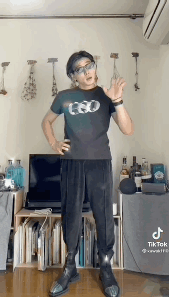 Chàng trai Nhật 6 múi gây bão MXH vì nghị lực phi thường: Bị tai nạn phải cưa chân, trở thành stylist có hơn 900k follow trên TikTok - Ảnh 2. Chàng trai Nhật 6 múi gây bão MXH vì nghị lực phi thường: Bị tai nạn phải cưa chân, trở thành stylist có hơn 900k follow trên TikTok - Ảnh 2.