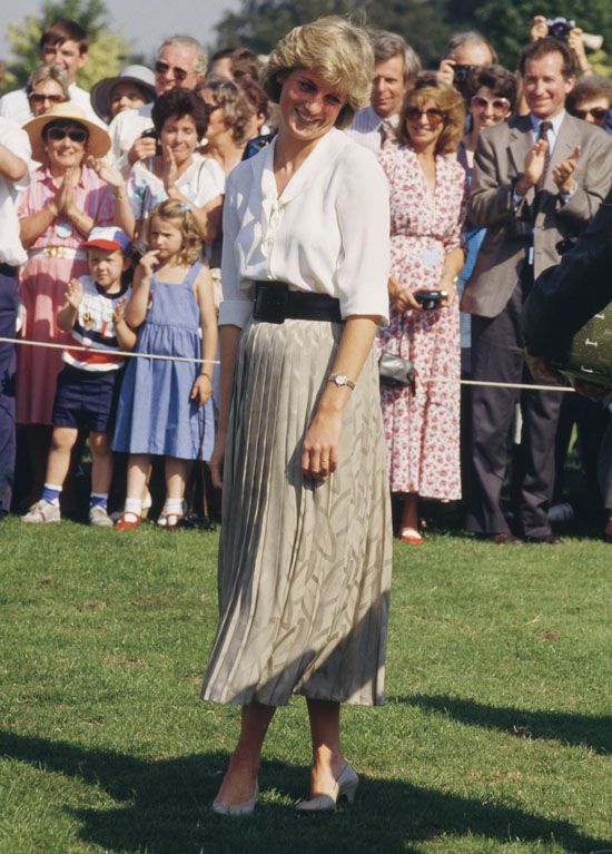 Công nương Diana đẳng cấp ngay cả khi diện áo sơ mi đơn giản, giờ nhìn lại vẫn thấy vô cùng thời thượng - Ảnh 4.