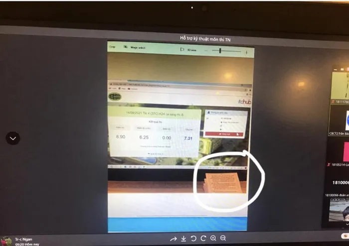 Vừa nộp bài thi trực tuyến cho giảng viên, nam sinh tái mặt khi bị lộ một thứ ở góc phải màn hình: Thôi toang rồi còn đâu! - Ảnh 1. Vừa nộp bài thi trực tuyến cho giảng viên, nam sinh tái mặt khi bị lộ một thứ ở góc phải màn hình: Thôi toang rồi còn đâu! - Ảnh 1.