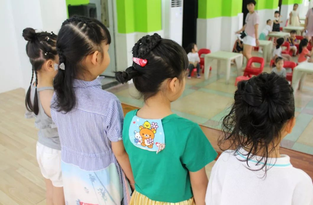 Con gái khóc lóc không chịu đi học, mẹ xót xa nhận ra nguyên nhân từ một việc mà các cô ở mẫu giáo thường xuyên làm - Ảnh 3. Con gái khóc lóc không chịu đi học, mẹ xót xa nhận ra nguyên nhân từ một việc mà các cô ở mẫu giáo thường xuyên làm - Ảnh 3.