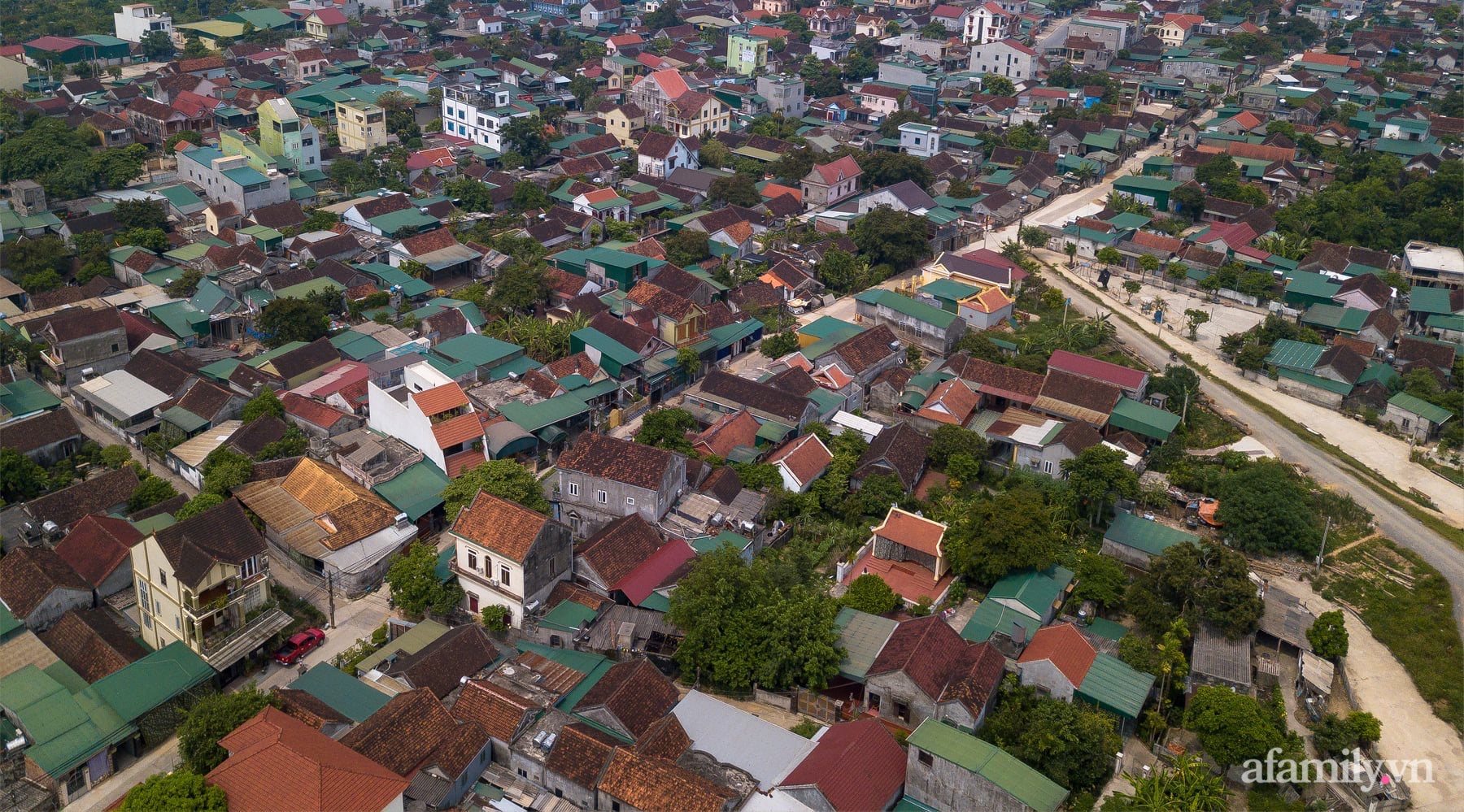 Ngôi nhà ngói gói gọn bình yên với những tiện nghi và hiện đại ở thị trấn nông thôn Nghệ An - Ảnh 1.