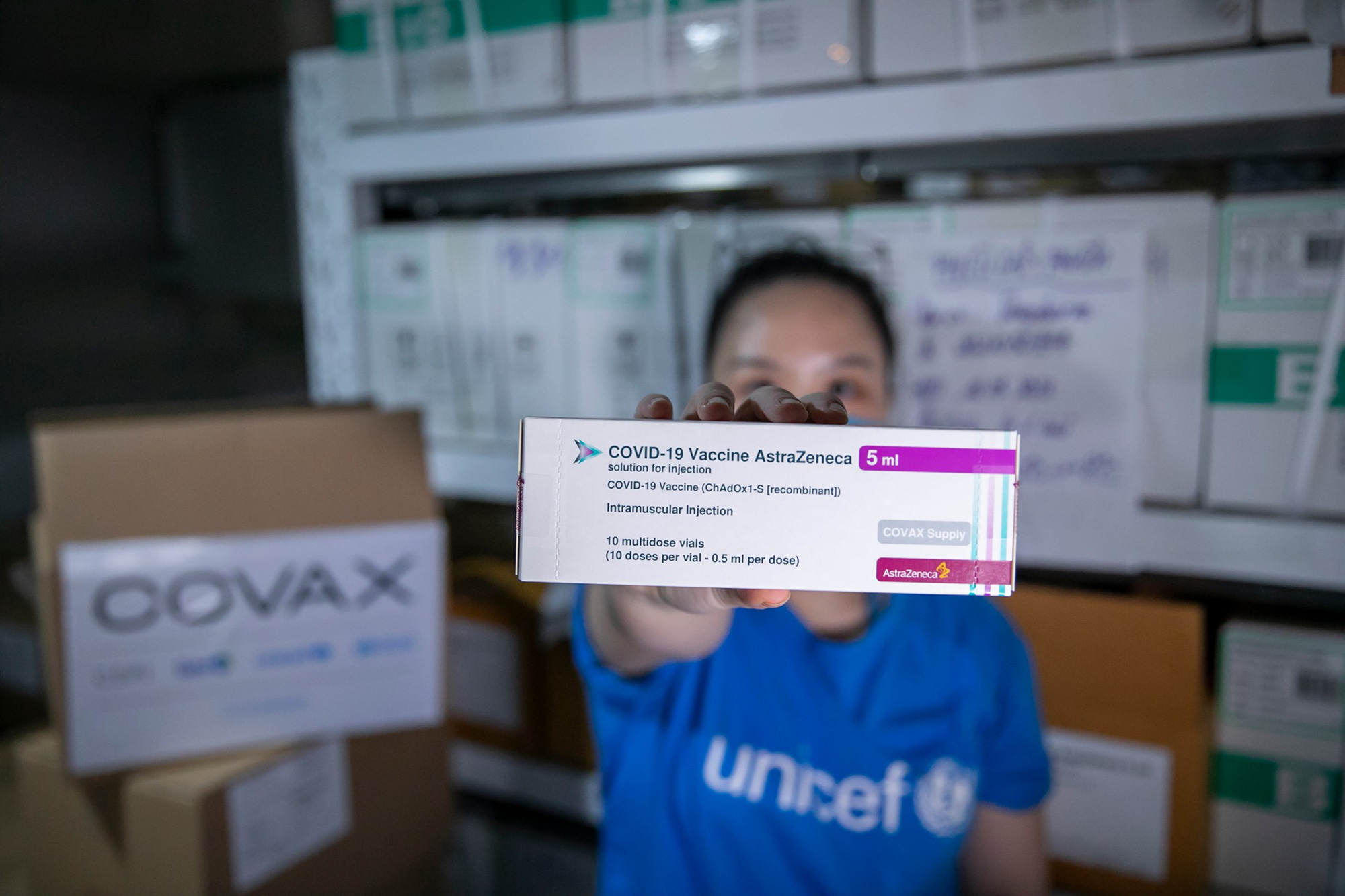 Thêm 1,18 triệu liều vắc-xin Covid-19 về Việt Nam - Ảnh 1. Thêm 1,18 triệu liều vắc-xin Covid-19 về Việt Nam - Ảnh 1.