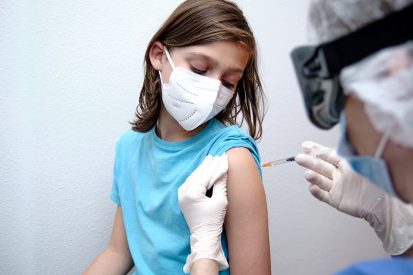 Tiêm vaccine không làm trẻ tăng nguy cơ mắc bệnh dị ứng và hen suyễn - Ảnh 1.