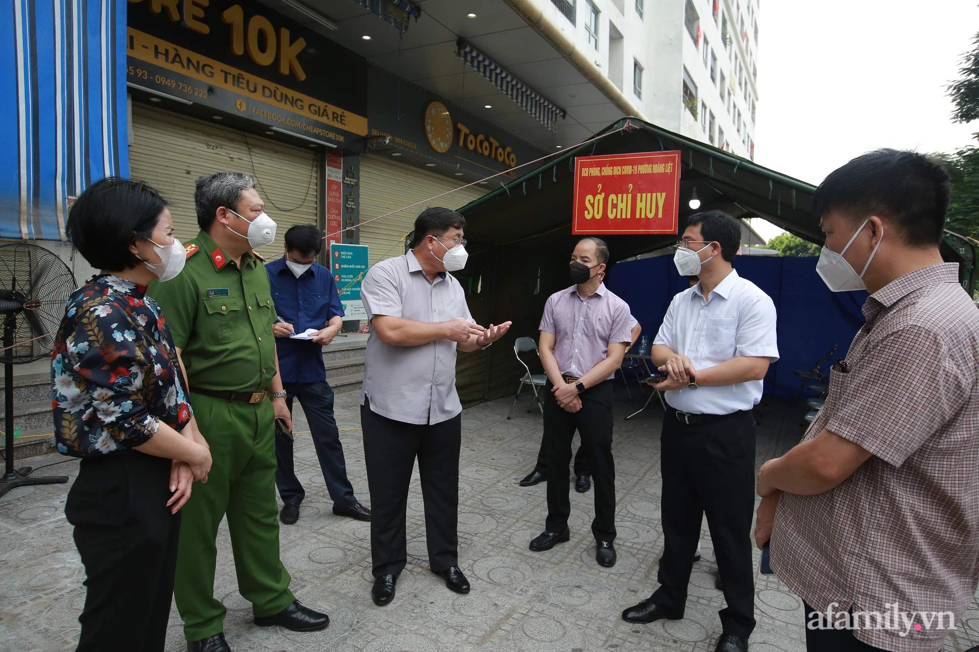 Hà Nội: Tòa chung cư HH4C Linh Đàm phát hiện 27 trường hợp F0, toàn bộ 32.000 cư dân ở 11 tòa còn lại sẽ được lấy mẫu xét nghiệm - Ảnh 1.