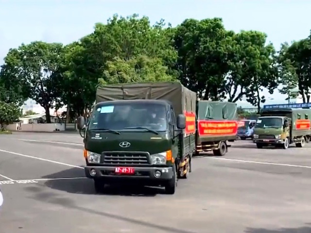 Quân đội sẵn sàng phương án cung cấp hàng hóa, công an tham gia bảo vệ an ninh cho người dân - Ảnh 1. Quân đội sẵn sàng phương án cung cấp hàng hóa, công an tham gia bảo vệ an ninh cho người dân - Ảnh 1.