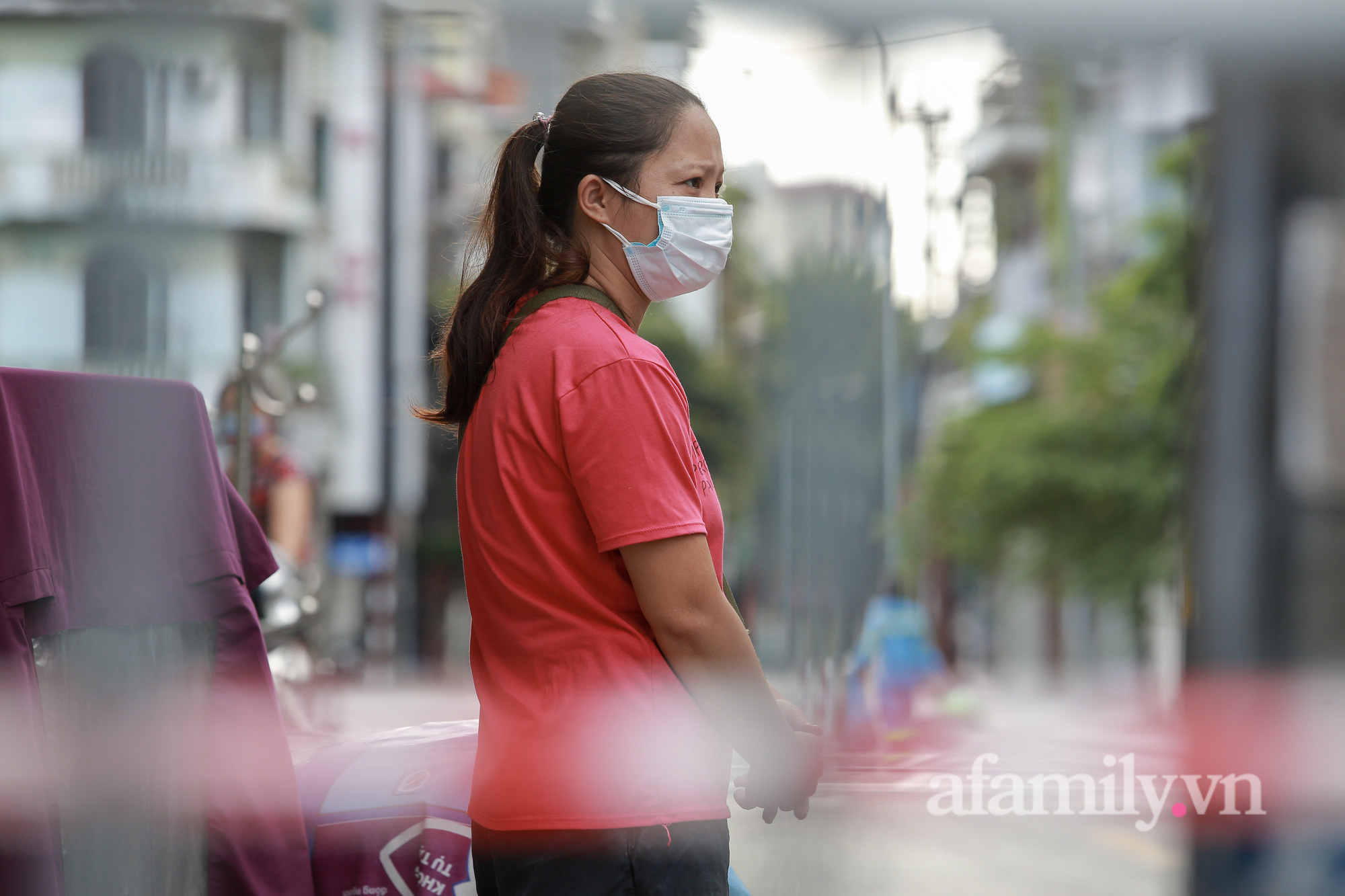 Hà Nội: Phường Văn Miếu thiết lập vùng cách ly y tế &quot;nội bất xuất, ngoại bất nhập&quot;, sau khi ghi nhận 23 ca dương tính SARS-CoV-2 trong một ngày - Ảnh 10.