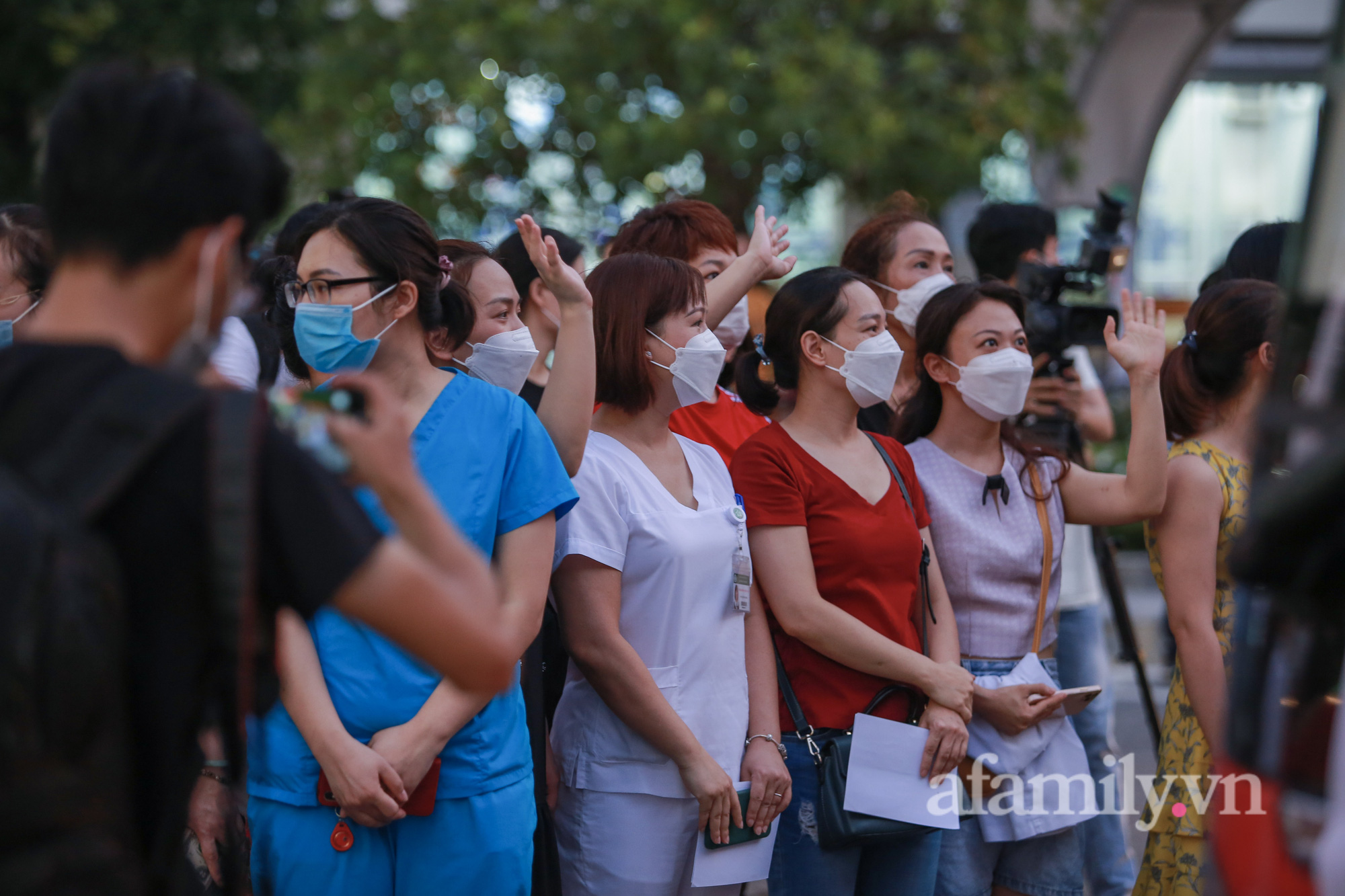 Hà Nội: 250 giảng viên, sinh viên trường cao đẳng y tế Bạch Mai tiếp tục lên đường chi viện cho TP. HCM - Ảnh 3.