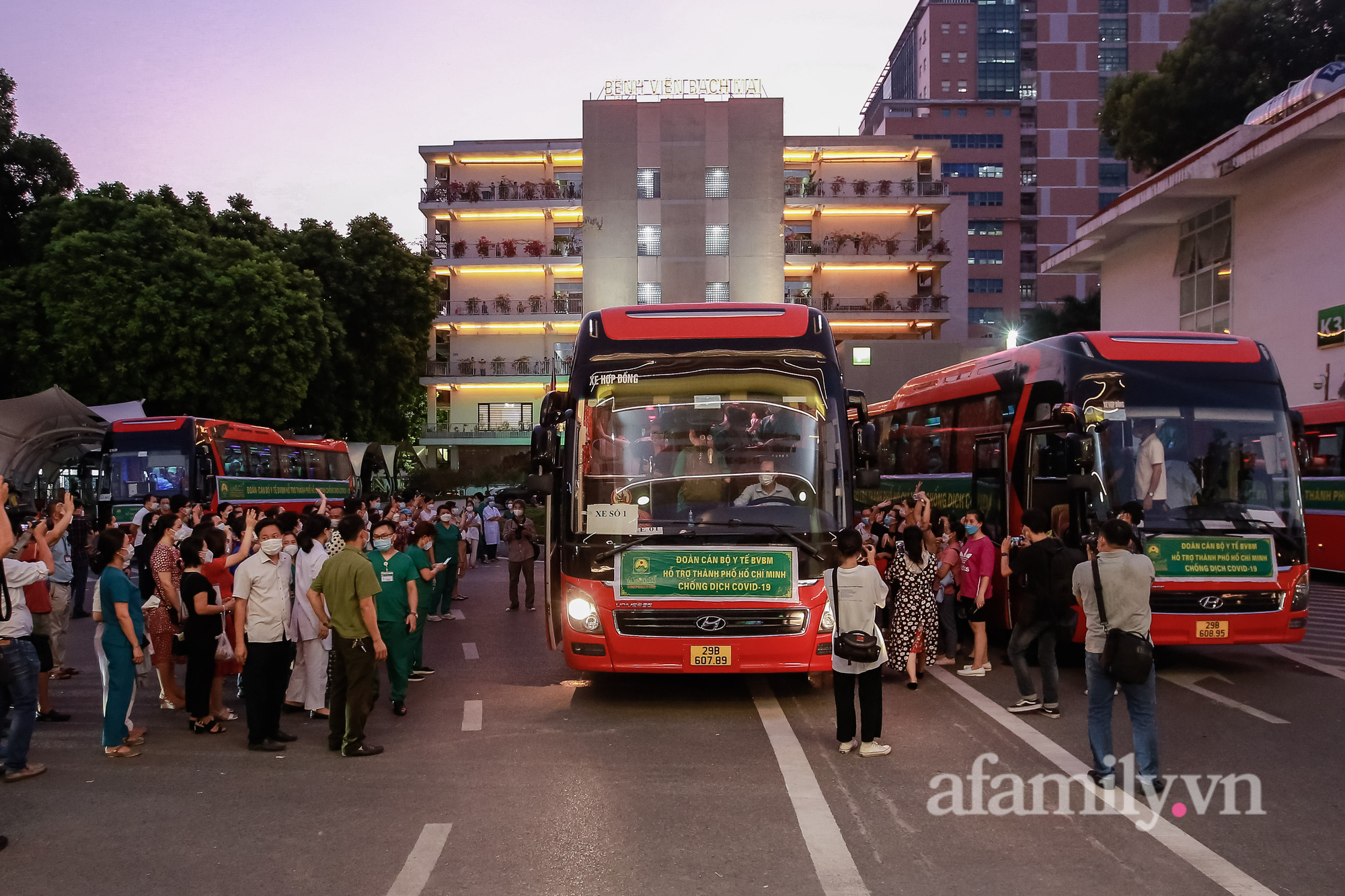 Hà Nội: 250 giảng viên, sinh viên trường cao đẳng y tế Bạch Mai tiếp tục lên đường chi viện cho TP. HCM - Ảnh 1.