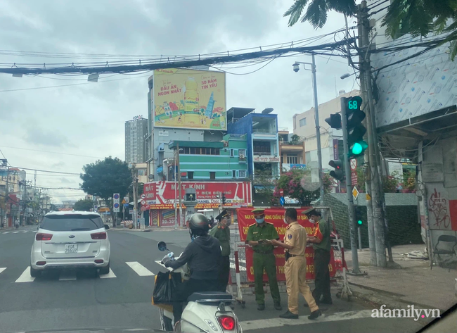 DIỄN BIẾN DỊCH COVID-19 NGÀY 21/8: TP HCM kêu gọi người dân hãy bình tĩnh, không thu gom hàng hóa - Ảnh 1.