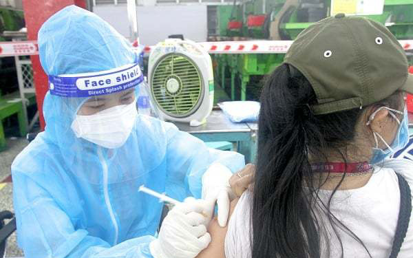 “Cánh tay COVID-19” sau tiêm vaccine Moderna - Ảnh 2. “Cánh tay COVID-19” sau tiêm vaccine Moderna - Ảnh 2.