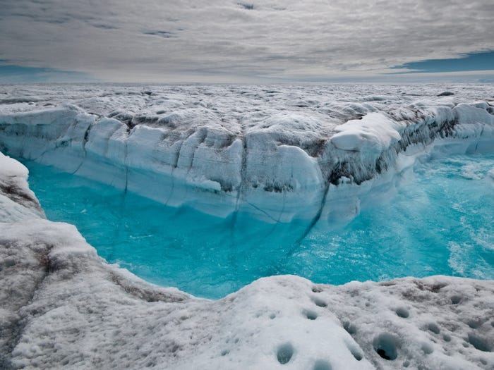 7 tỉ tấn nước mưa trút xuống đảo băng Greenland: Chuyện chưa từng có trong lịch sử và những hệ lụy đằng sau - Ảnh 1.