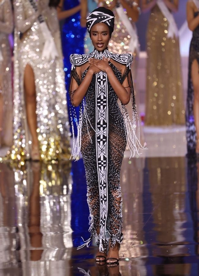 Những màn "final walk" ấn tượng nhất lịch sử Miss Universe: Phạm Hương hóa "Cinderella", H'Hen Niê diện bộ đầm chưa từng có trong tiền lệ - Ảnh 7. Miss Universe, Hoa hậu H'Hen Niê, Hoa hậu Phạm Hương, Hoa hậu Catriona Gray, Hoa hậu Riyo Mori, đầm dạ hội Miss Universe