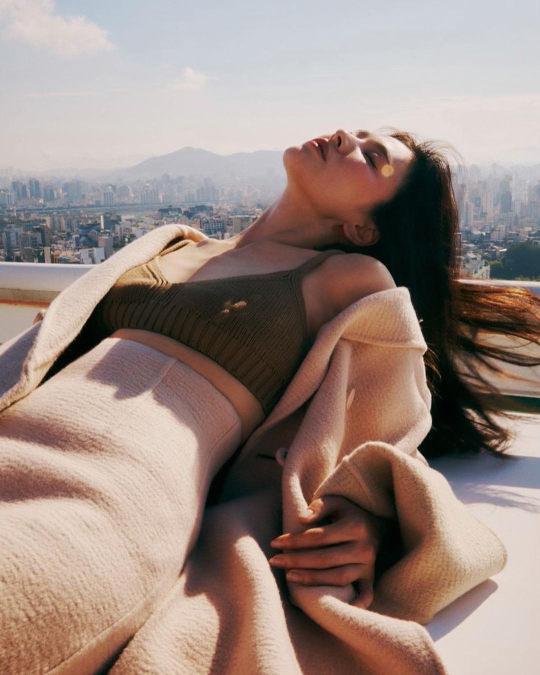 Song Hye Kyo và loạt ảnh tạp chí chưa công bố, trông rất đẹp nhưng số phận đều nằm ở chuồng gà - Ảnh 2. Song Hye Kyo và loạt ảnh tạp chí chưa công bố, trông rất đẹp nhưng số phận đều nằm ở chuồng gà - Ảnh 2.