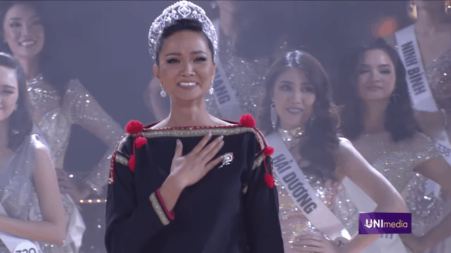 cat walk - Ảnh 10. Miss Universe, Hoa hậu H'Hen Niê, Hoa hậu Phạm Hương, Hoa hậu Catriona Gray, Hoa hậu Riyo Mori, đầm dạ hội Miss Universe