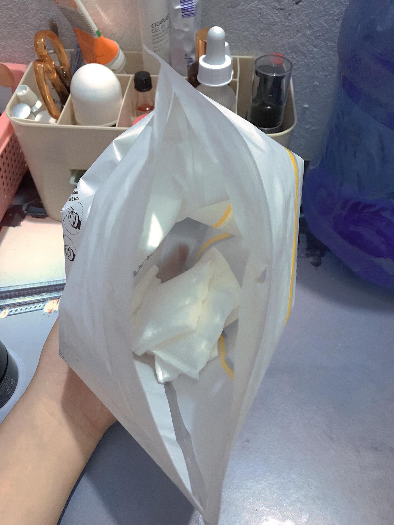Tôi muốn lan tỏa năng lượng này đến mọi người: 7749 đồ skincare đồng loạt chạm đáy, tủ nhà bạn thì sao? - Ảnh 1. Tôi muốn lan tỏa năng lượng này đến mọi người: 7749 đồ skincare đồng loạt chạm đáy, tủ nhà bạn thì sao? - Ảnh 1.