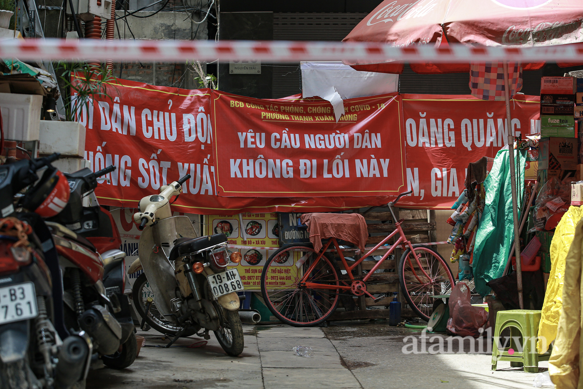 Hà Nội: Phong tỏa, tạm dừng hoạt động chợ Nhân Chính vì ca dương tính SARS-CoV-2 ở ổ dịch phường Thanh Xuân Trung từng đến chợ - Ảnh 6.