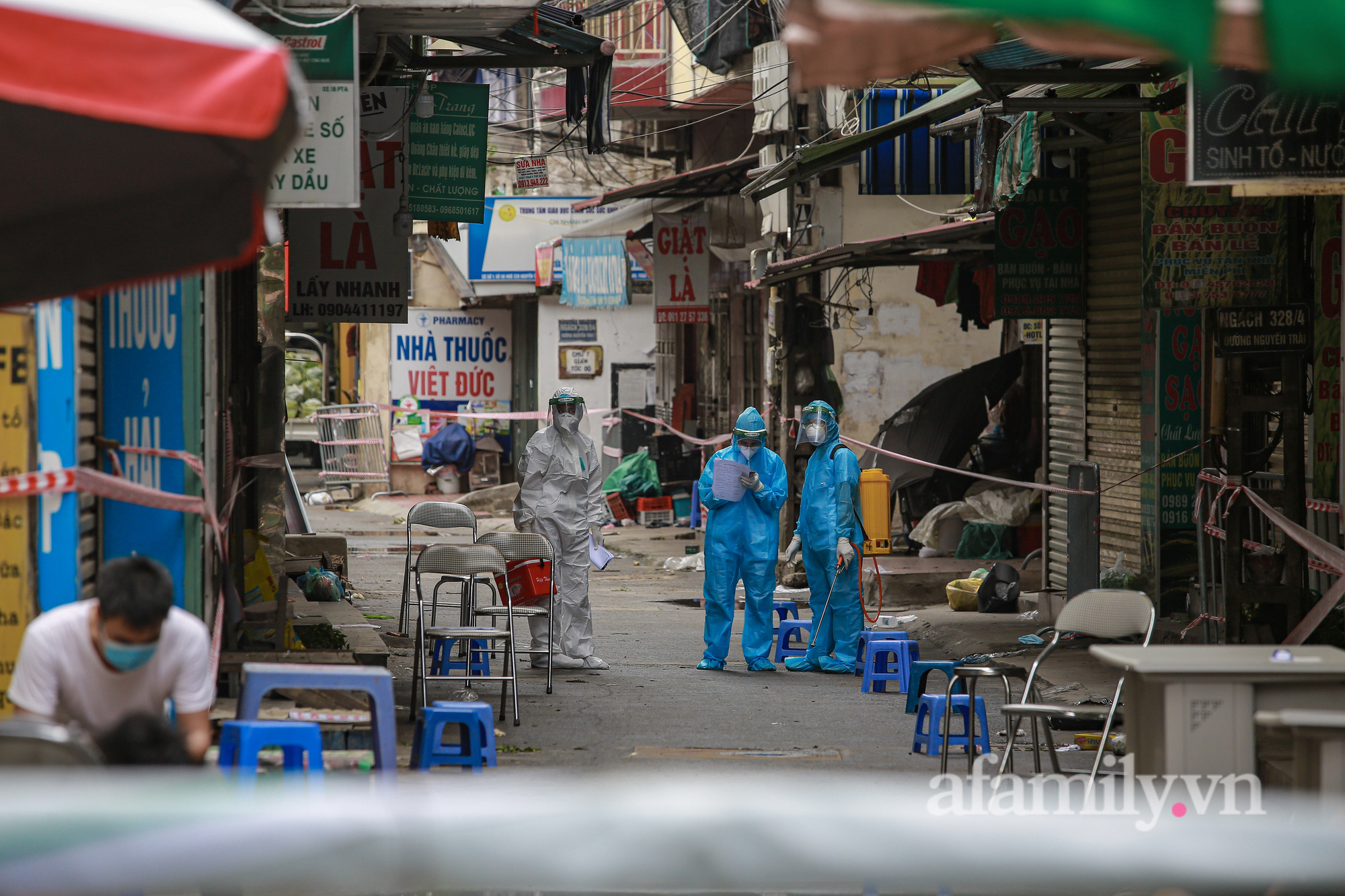 Hà Nội: Phong tỏa, tạm dừng hoạt động chợ Nhân Chính vì ca dương tính SARS-CoV-2 ở ổ dịch phường Thanh Xuân Trung từng đến chợ - Ảnh 10.