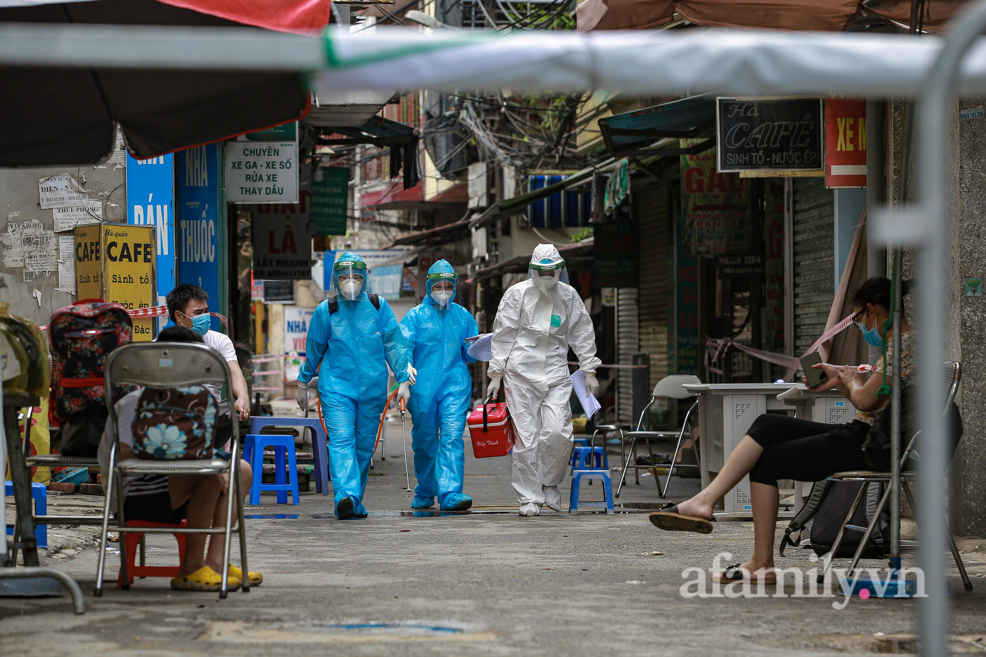 Hà Nội: Phong tỏa, tạm dừng hoạt động chợ Nhân Chính vì ca dương tính SARS-CoV-2 ở ổ dịch phường Thanh Xuân Trung từng đến chợ - Ảnh 15.