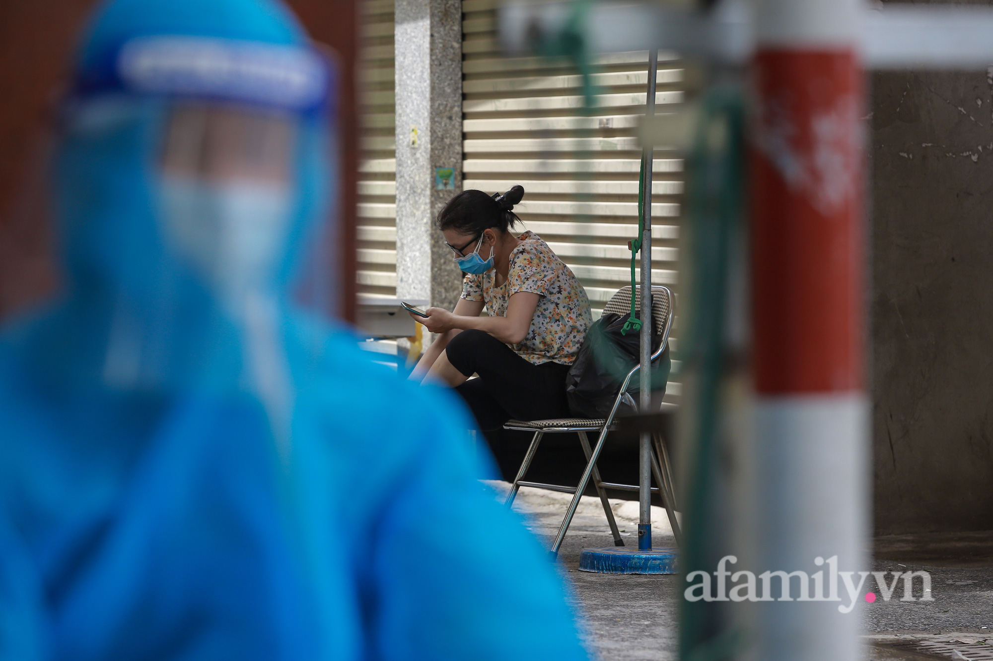 Hà Nội: Phong tỏa, tạm dừng hoạt động chợ Nhân Chính vì ca dương tính SARS-CoV-2 ở ổ dịch phường Thanh Xuân Trung từng đến chợ - Ảnh 14.