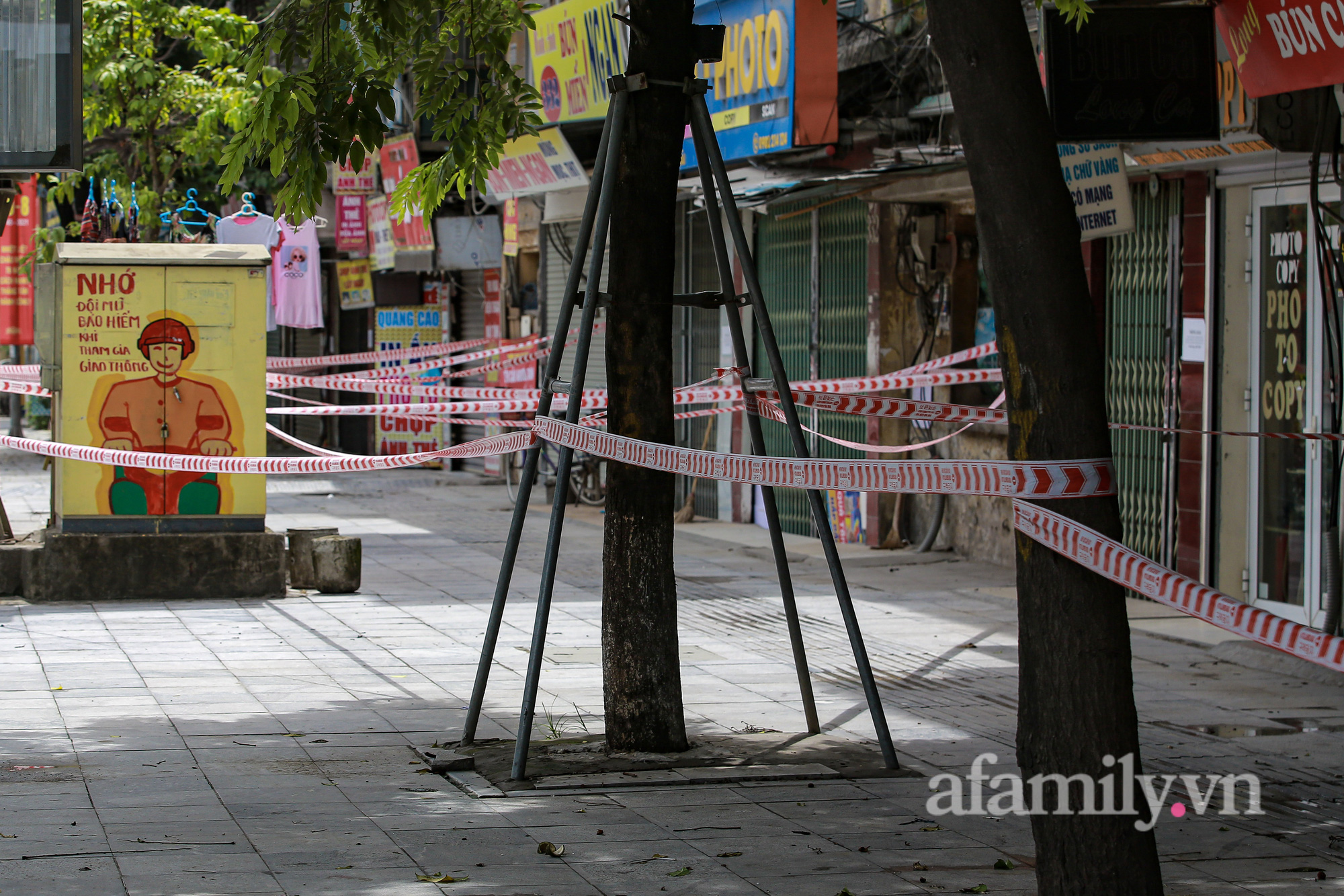 Hà Nội: Phong tỏa, tạm dừng hoạt động chợ Nhân Chính vì ca dương tính SARS-CoV-2 ở ổ dịch phường Thanh Xuân Trung từng đến chợ - Ảnh 8.