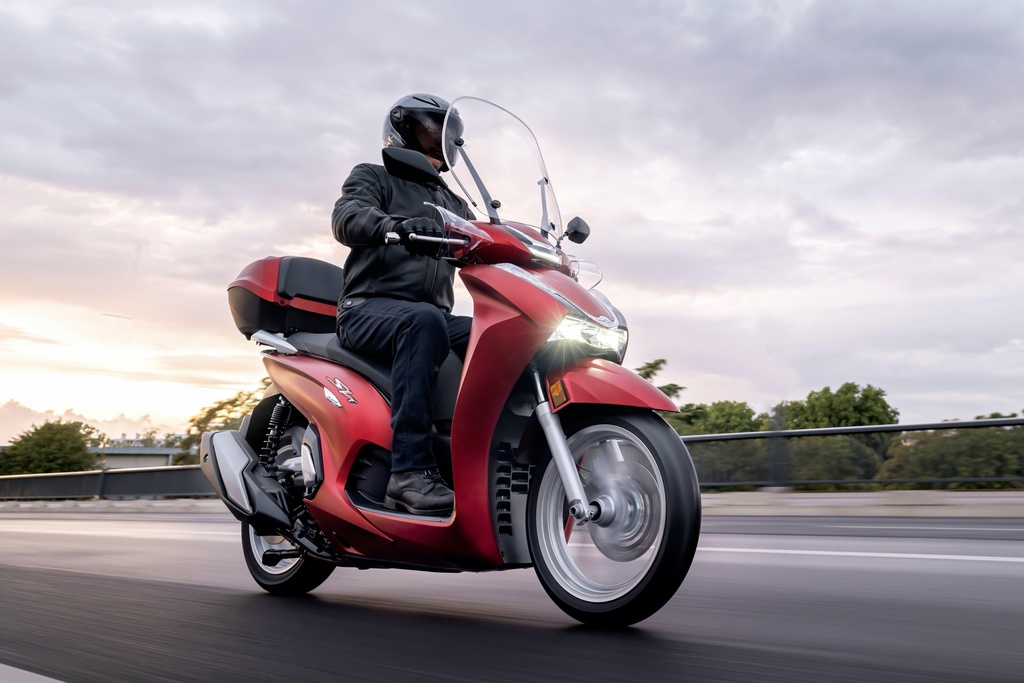 Honda SH350i Thể Thao 2022 vì sao có giá bán đắt nhất  websosanhvn
