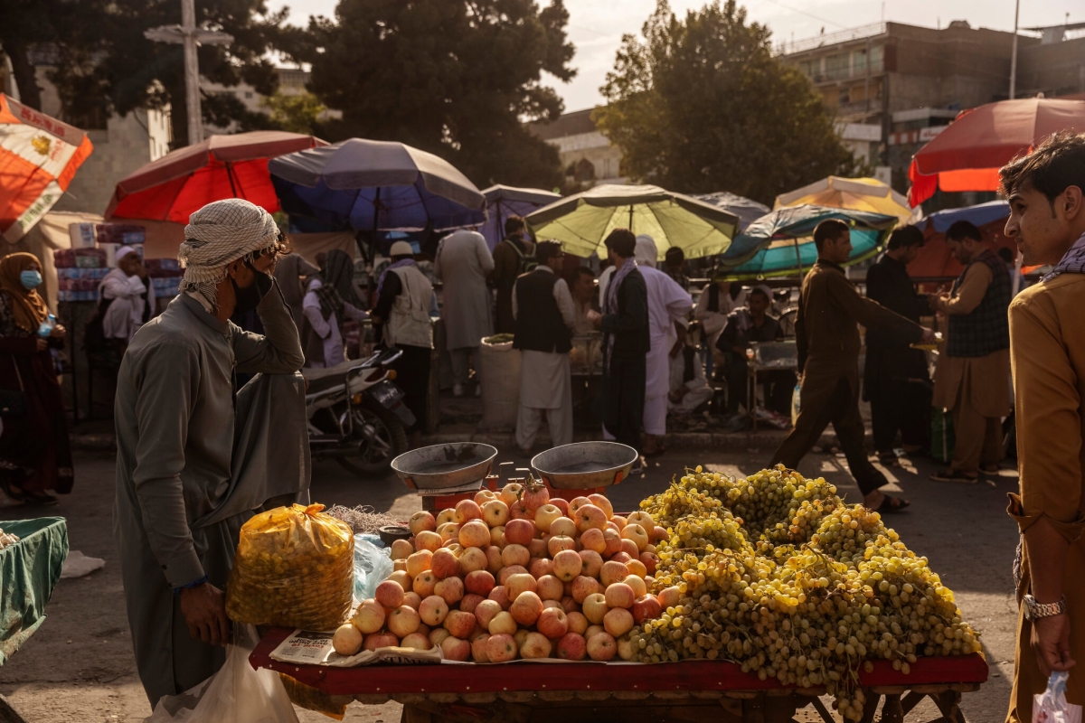 Dưới sự cai trị của Taliban, cuộc sống ở thủ đô Kabul ngày càng biến động  - Ảnh 2.