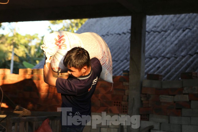 Nam sinh nghèo đạt 28,25 điểm: Nếu không đậu trường quân sự, em sẽ nghỉ học đi làm thuê - Ảnh 7.