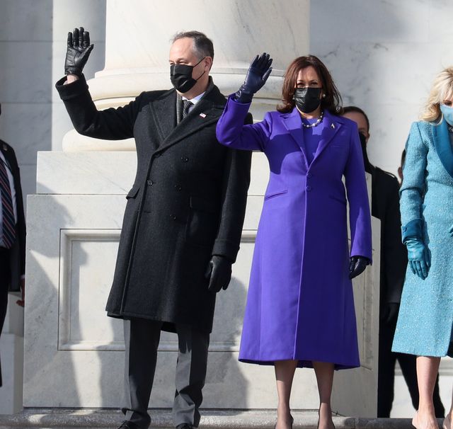 Suốt cả chuyến công du Đông Nam Á, Phó Tổng thống Mỹ Kamala Harris chỉ mặc âu phục màu đen, lý do là gì? - Ảnh 7.
