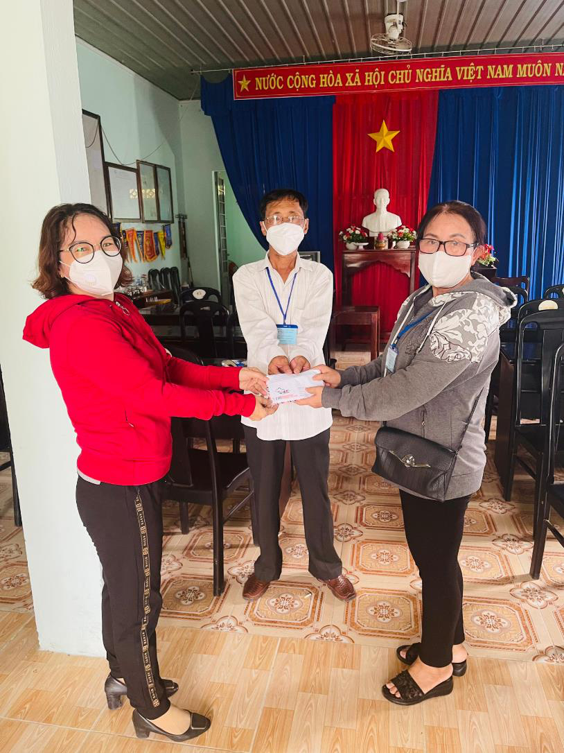 Huỳnh Thị Kim Thanh - Tấm gương gi&aacute;o vi&ecirc;n tham gia chống dịch - Ảnh 4.