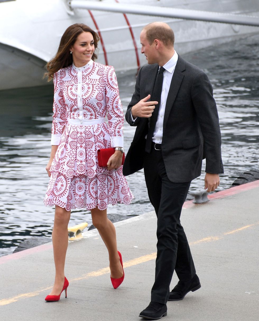 Công nương Kate với những outfit tưởng là bình dân mà bóc giá lại đắt đỏ "hết hồn": Món "ít tiền" nhất cũng gần 100 triệu - Ảnh 6. Công nương Kate, phong cách của Công nương Kate, Kate Middleton, phong cách Hoàng giahàng hiệu của Kate Middleton
