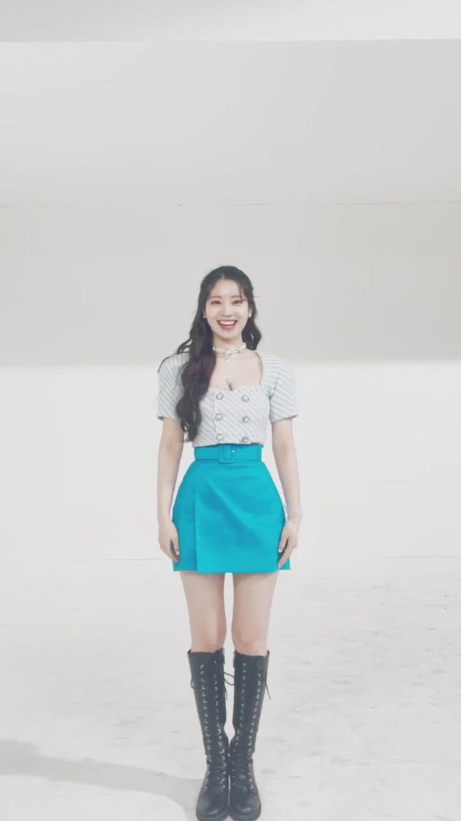 TWICE có 1 thánh body: Diện đồ ôm sát siêu đỉnh, vóc dáng chuẩn tới nỗi nhìn từ xa cũng mê đắm - Ảnh 4.