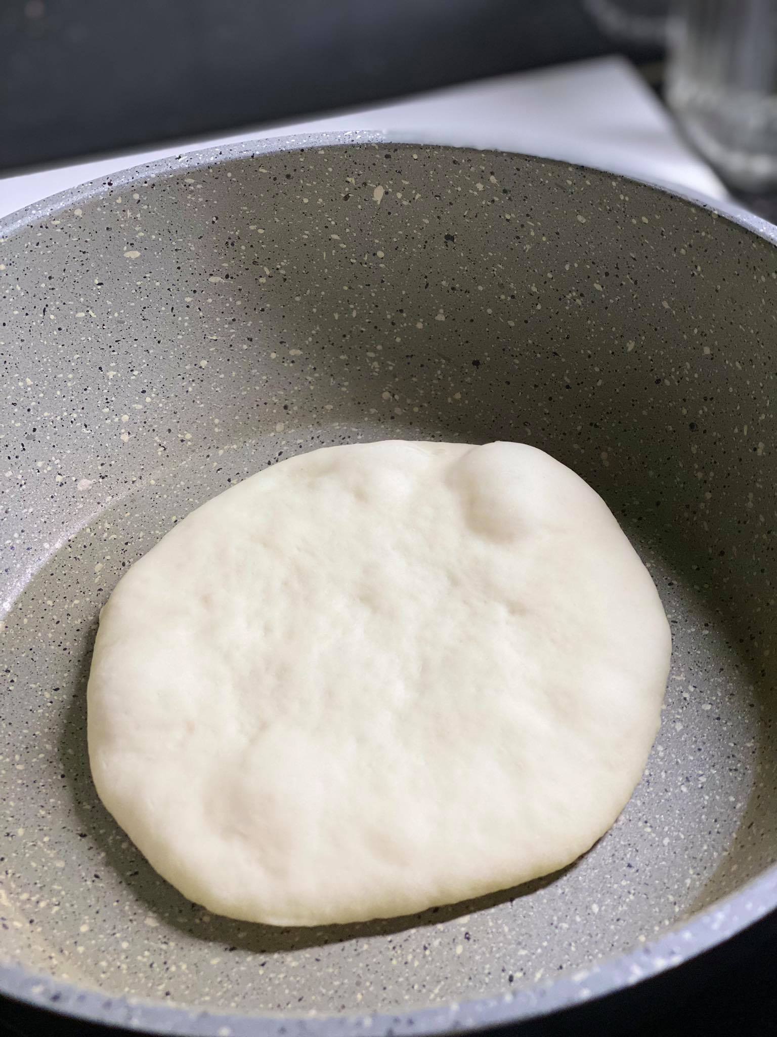 C&oacute; một loại b&aacute;nh m&igrave; l&agrave;m được bằng chảo cực dễ m&agrave; ăn lại ngon hết &yacute;, ở nh&agrave; bắt tay v&agrave;o l&agrave;m ngay th&ocirc;i - Ảnh 6.