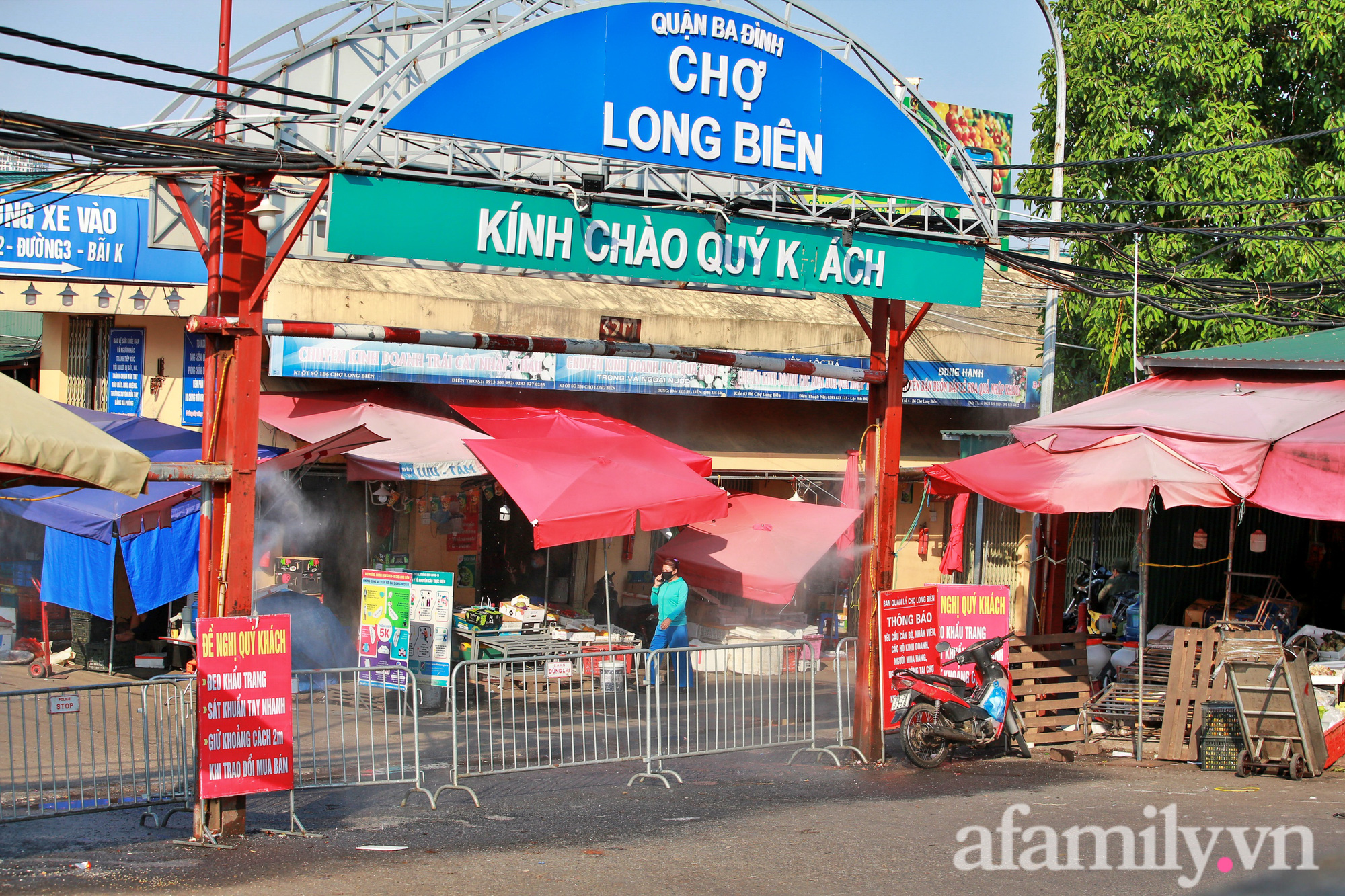 Tạm ngừng hoạt động kinh doanh chợ Long Biên sau ca mắc COVID-19 là người cung cấp đá lạnh  - Ảnh 6.