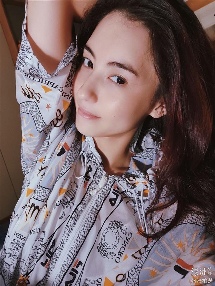 Trương Bá Chi 41 tuổi vẫn khoe body căng dét trên Vogue: Bí mật để giữ mãi nhan sắc tuổi 18, mái tóc đen tuyền nằm hết ở loại "hạt đen xì" cô ăn/uống mỗi ngày - Ảnh 9. Trương Bá Chi 41 tuổi vẫn khoe body căng dét trên Vogue: Bí mật để giữ mãi nhan sắc tuổi 18, mái tóc đen tuyền nằm hết ở loại "hạt đen xì" cô ăn/uống mỗi ngày - Ảnh 9.