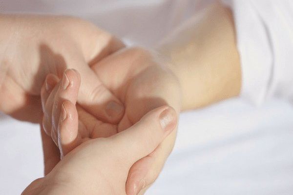 Rộ trào lưu massage tay đơn giản, được quảng cáo chữa vô số bệnh: Chuyên gia nhận định thế nào? - Ảnh 4. Rộ trào lưu massage tay đơn giản, được quảng cáo chữa vô số bệnh: Chuyên gia nhận định thế nào? - Ảnh 4.