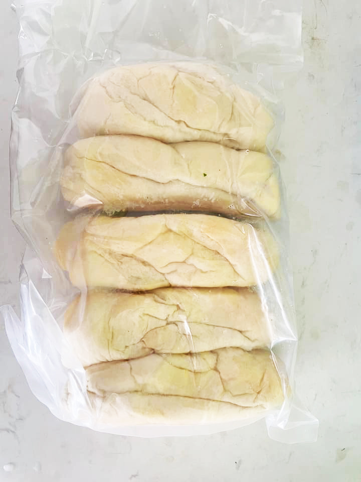 Cách bảo quản bánh mì trong 2-3 tháng đang gây sốt trên MXH mấy ngày nay: Chị em không thử thì tiếc "đứt ruột"! - Ảnh 2. Cách bảo quản bánh mì trong 2-3 tháng đang gây sốt trên MXH mấy ngày nay: Chị em không thử thì tiếc "đứt ruột"! - Ảnh 2.