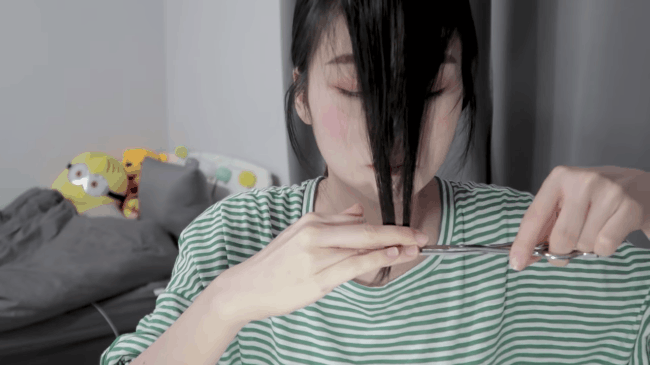 Tự &quot;xén&quot; 3 kiểu tóc mái chuẩn trend Hàn Quốc tại nhà: Tóc mái chuẩn đẹp, còn rủ layer sang chảnh thôi rồi! - Ảnh 9.