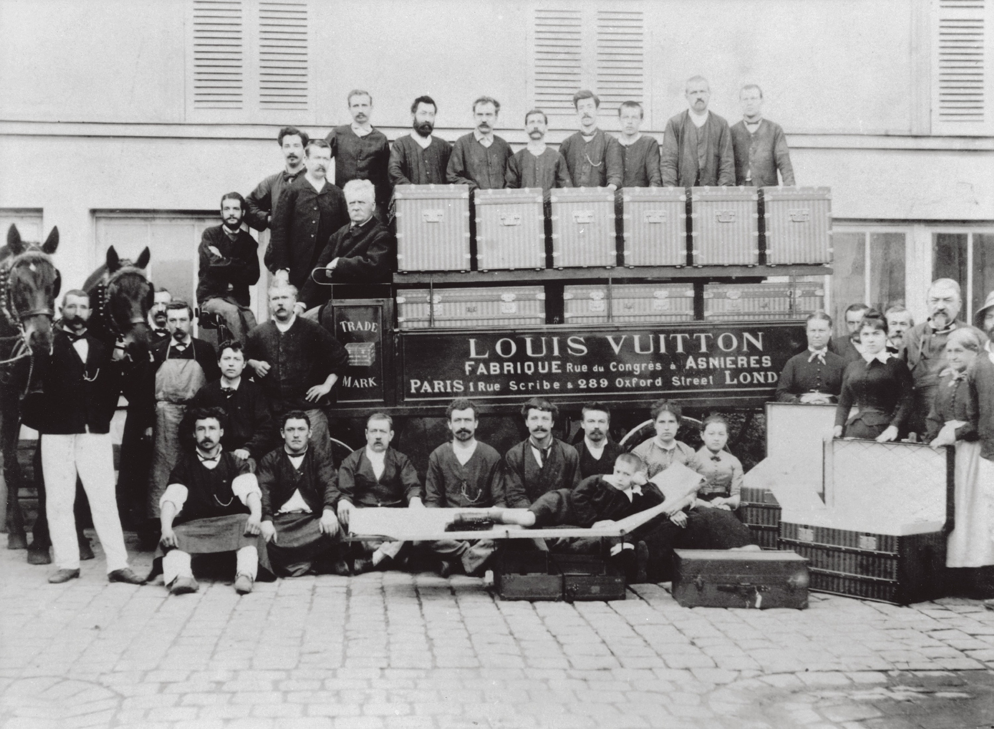 Louis Vuitton và hành trình gây dựng đế chế thời trang huyền thoại