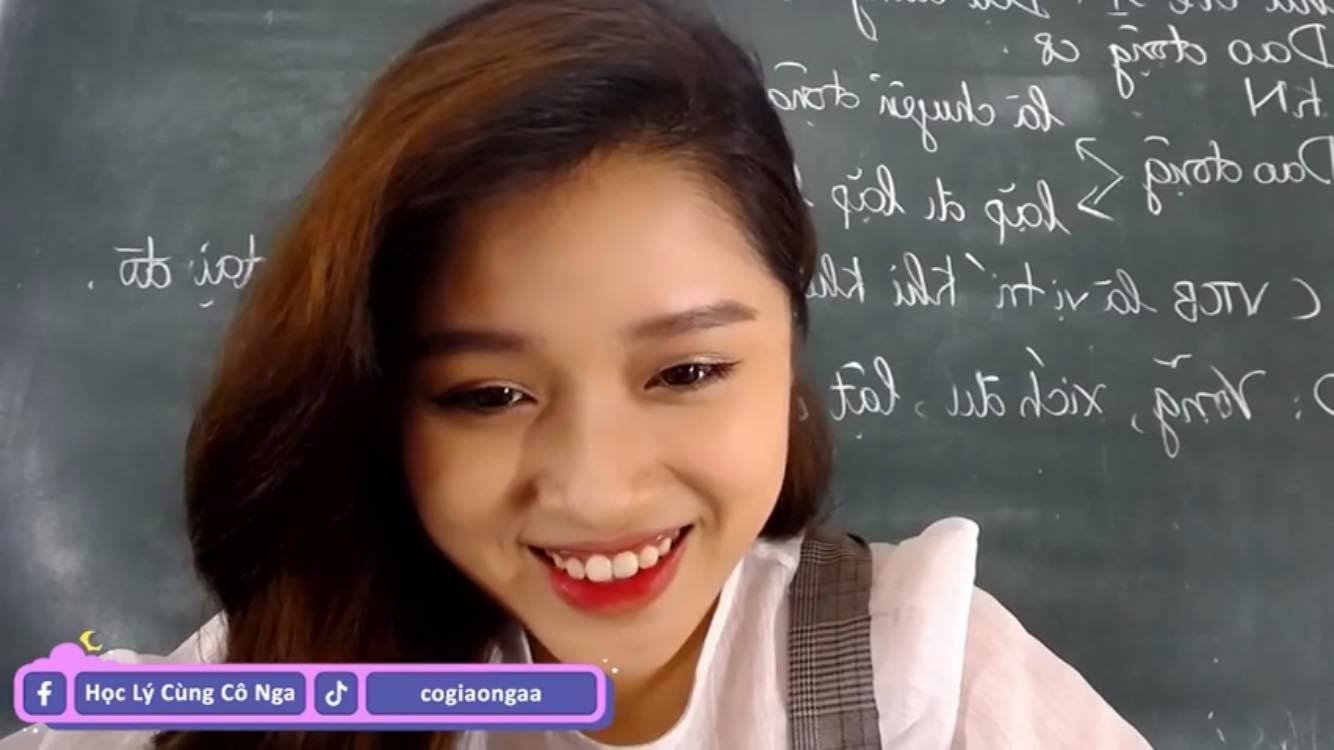 Xuất hiện thêm cô giáo Vật lý xinh như hotgirl livestream dạy học, có 1 điểm ăn đứt cô Minh Thu - Ảnh 2.