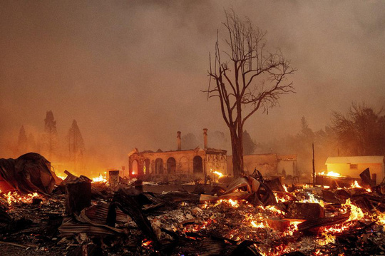 Phóng sự ảnh: Thị trấn lịch sử Greenville bị xóa sổ sau trận cháy rừng - Ảnh 1.