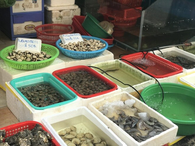4 chợ đầu mối lớn nhất Hà Nội đóng cửa khiến giá các loại thực phẩm rau, thịt cá có chiều hướng tăng nhẹ