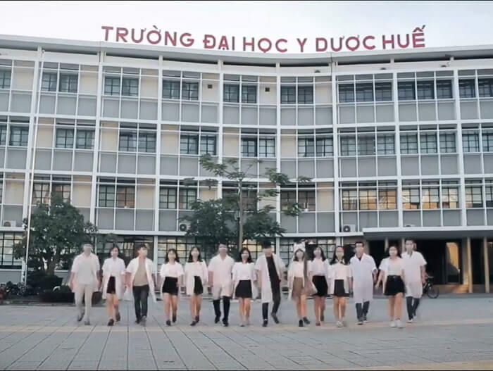 Học phí 30 trường đào tạo Y, Dược năm học 2021 - 2022: Thấp nhất 14,3 triệu đồng, cao nhất lên đến 220 triệu đồng/năm - Ảnh 2.