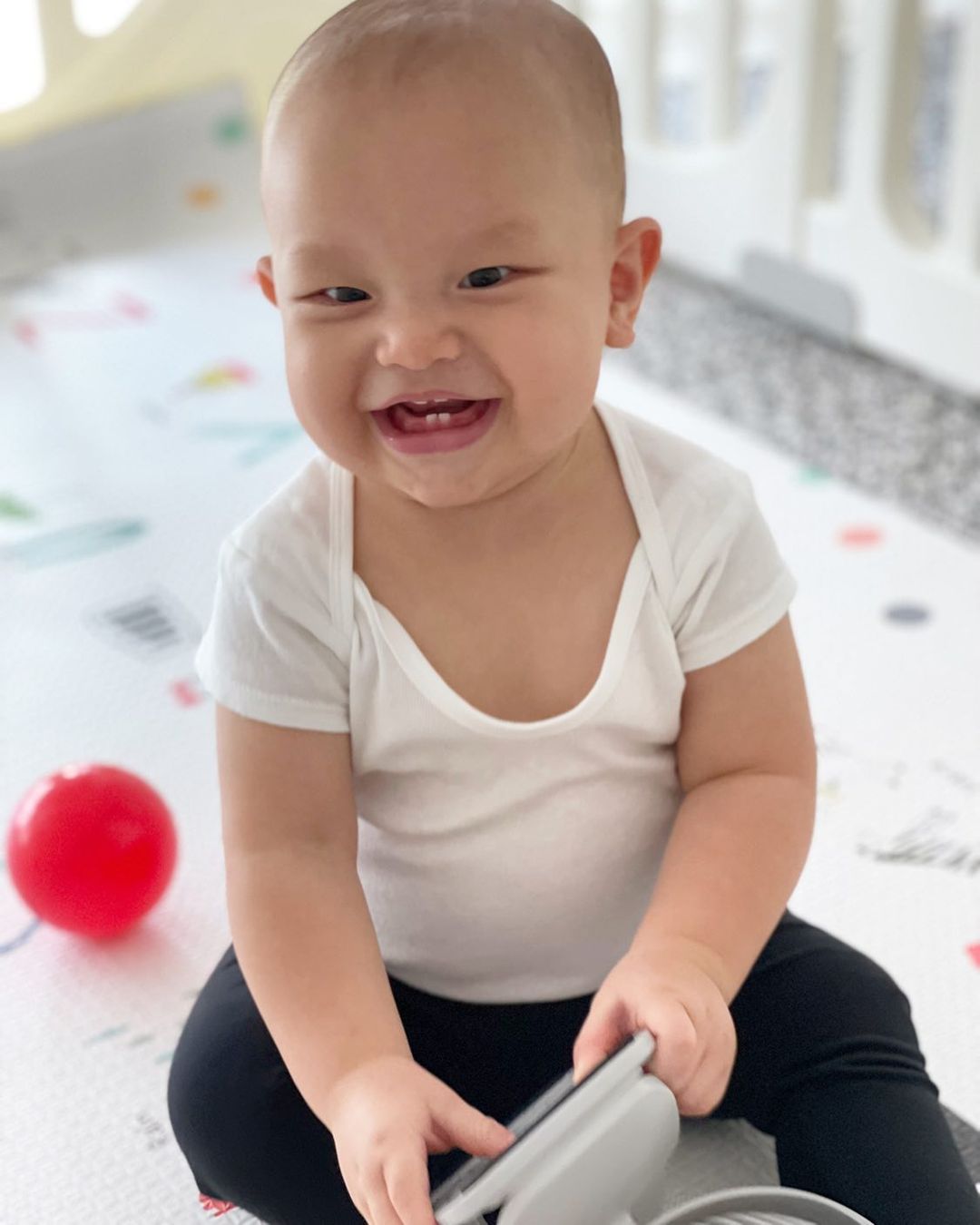 Út cưng Leon nhà Hồ Ngọc Hà mới 9 tháng tuổi mà đã lớn bằng bé 12 tháng