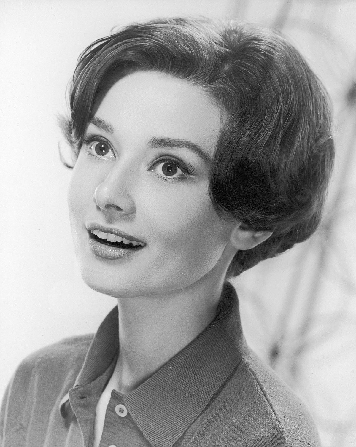 Audrey Hepburn: IT Girl đời đầu, nàng thơ của Givenchy, cảm hứng thời trang khiến hậu thế kính cẩn nghiêng mình - Ảnh 2.