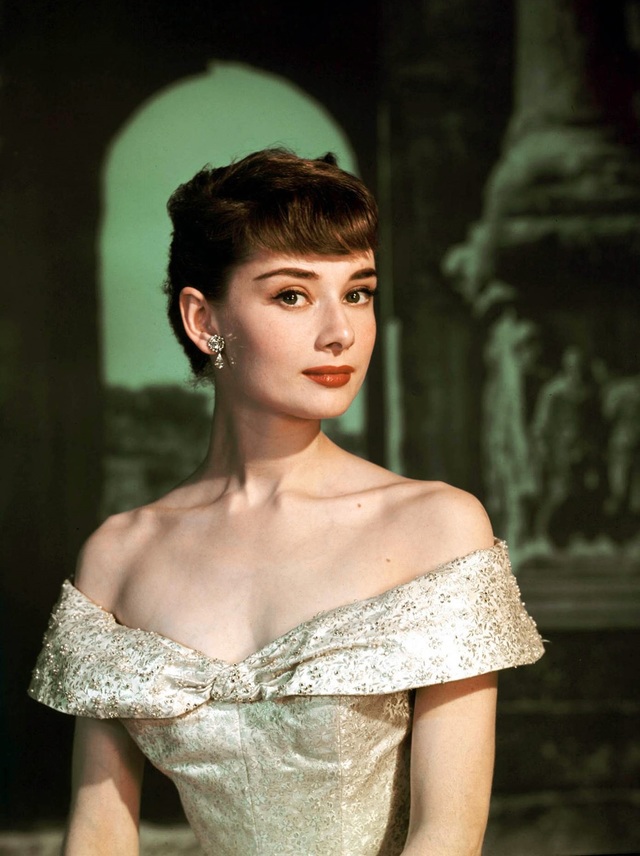 Audrey Hepburn: IT Girl đời đầu, nàng thơ của Givenchy, cảm hứng thời trang khiến hậu thế kính cẩn nghiêng mình - Ảnh 4.