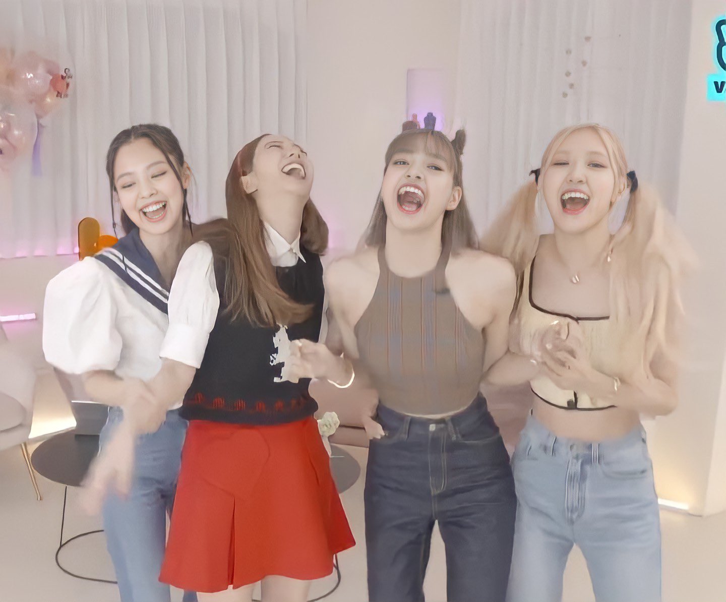 Biết được lai lịch bộ váy mới của Jennie là fan nào cũng rưng rưng xúc động, đỉnh cao hiểu fan là đây chứ đâu - Ảnh 2. Jennie ảnh mới