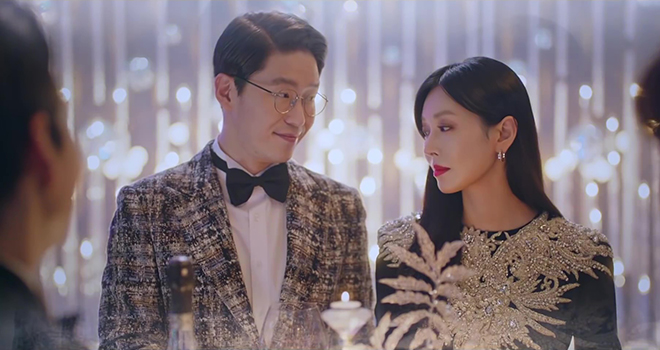 Cuộc chiến thượng lưu: Đây mới là nhân vật khiến người xem nổi điên nhất mà không phải là Seo Jin hay Ju Dan Tae - Ảnh 2. Cuộc chiến thượng lưu: Đây mới là nhân vật khiến người xem nổi điên nhất mà không phải là Seo Jin hay Ju Dan Tae - Ảnh 2.