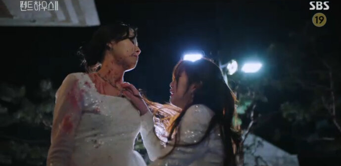 Cuộc chiến thượng lưu: Đây mới là nhân vật khiến người xem nổi điên nhất mà không phải là Seo Jin hay Ju Dan Tae - Ảnh 4. Cuộc chiến thượng lưu: Đây mới là nhân vật khiến người xem nổi điên nhất mà không phải là Seo Jin hay Ju Dan Tae - Ảnh 4.