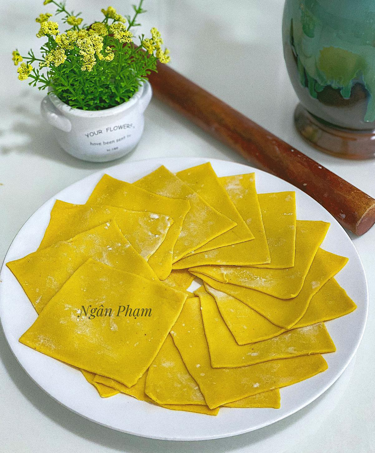 "Hot hòn họt" cách làm sợi mì tươi và lá hoành thánh dai ngon tại nhà chẳng cần đến máy cán bột - Ảnh 6. "Hot hòn họt" cách làm sợi mì tươi và lá hoành thánh dai ngon tại nhà chẳng cần đến máy cán bột - Ảnh 6.